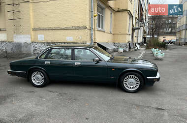 Седан Jaguar XJ 1993 в Киеве