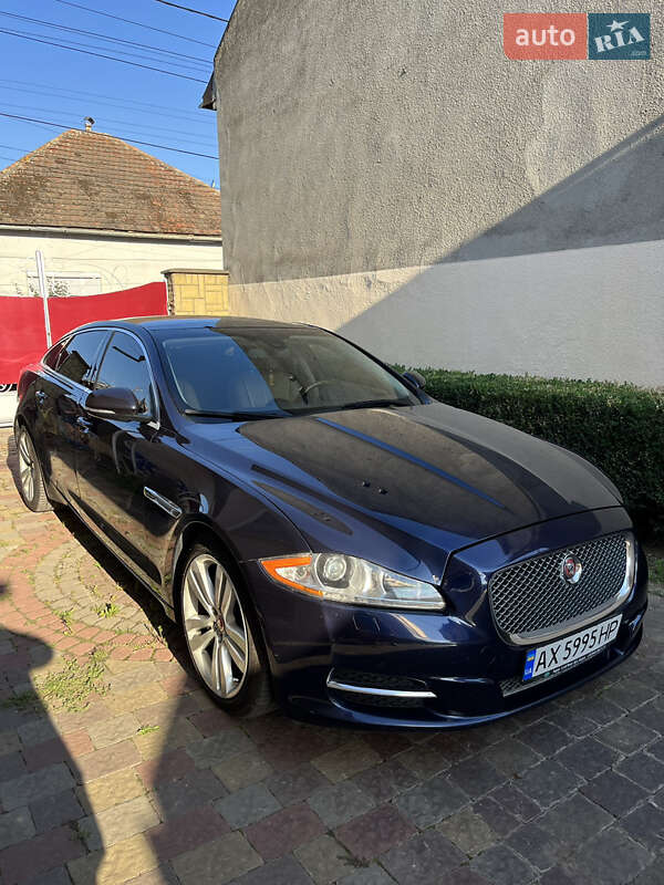 Седан Jaguar XJ 2013 в Мукачевому