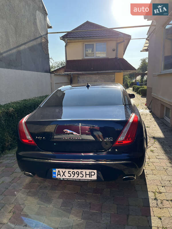 Седан Jaguar XJ 2013 в Мукачевому