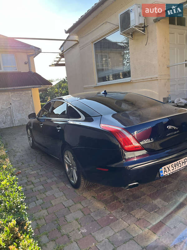 Седан Jaguar XJ 2013 в Мукачевому