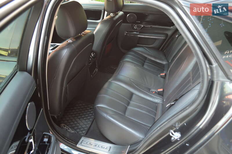 Седан Jaguar XJ 2014 в Львове