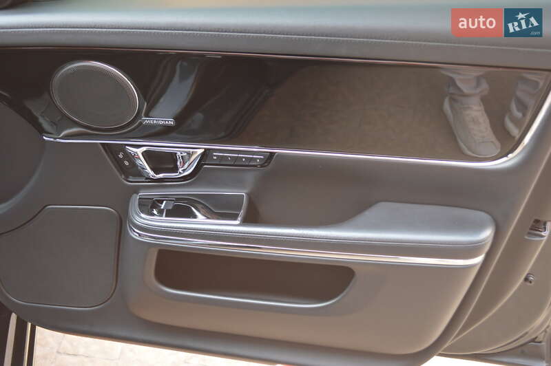 Седан Jaguar XJ 2014 в Львове