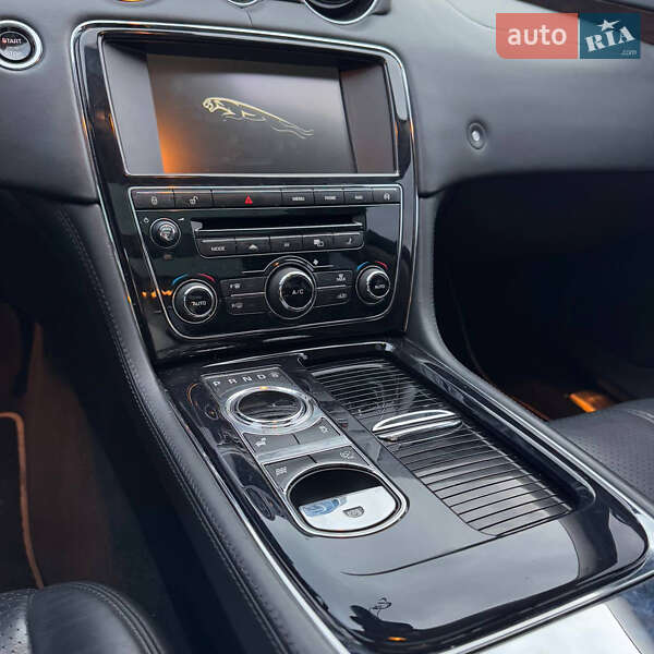 Седан Jaguar XJ 2013 в Вінниці
