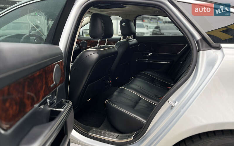 Седан Jaguar XJ 2012 в Мукачево