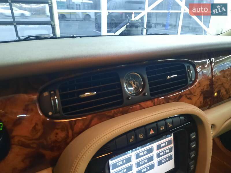 Седан Jaguar XJ 2005 в Луцьку