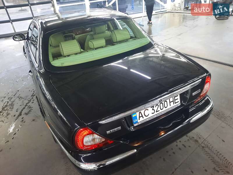 Седан Jaguar XJ 2005 в Луцьку