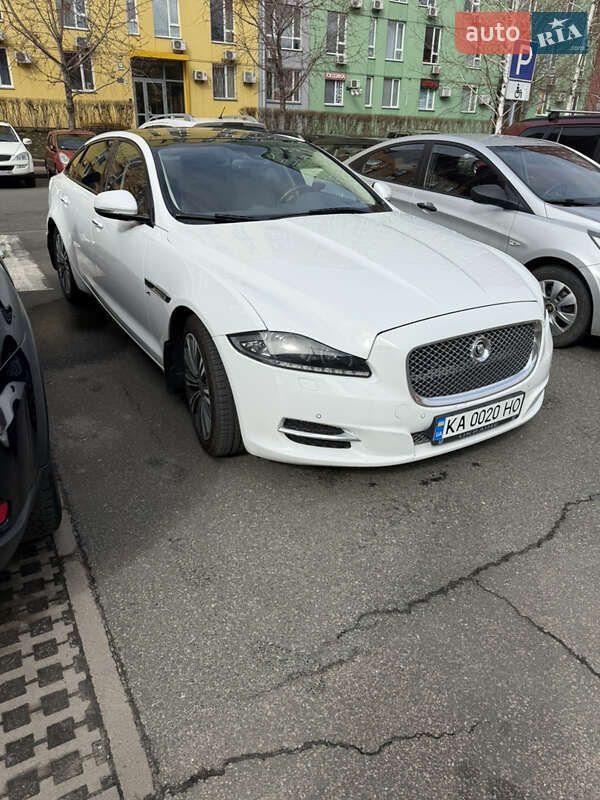 Седан Jaguar XJ 2013 в 