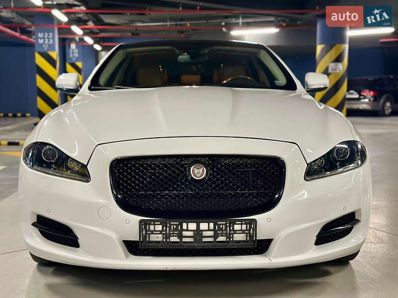 Седан Jaguar XJ 2013 в 