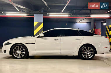 Седан Jaguar XJ 2013 в 