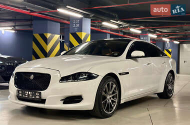 Седан Jaguar XJ 2013 в 