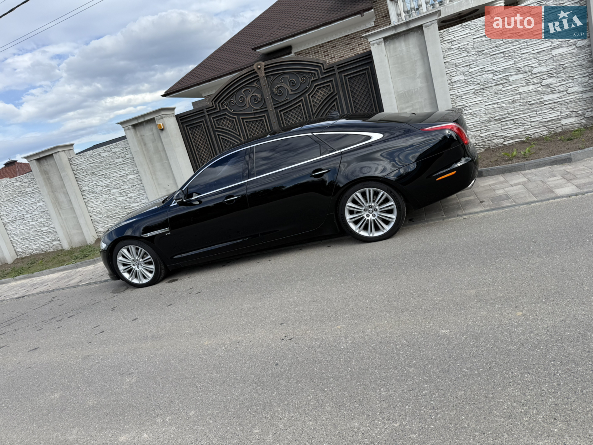 2013 Jaguar XJ - мініатюра 14