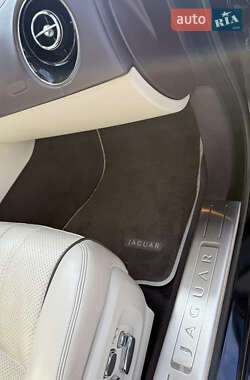 Седан Jaguar XJ 2013 в 