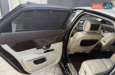 Седан Jaguar XJ 2013 в 