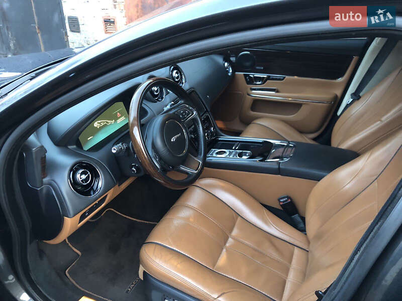 Седан Jaguar XJ 2015 в Чернігові