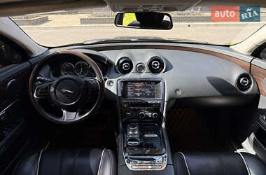 Седан Jaguar XJ 2013 в 