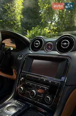 Седан Jaguar XJ 2010 в 