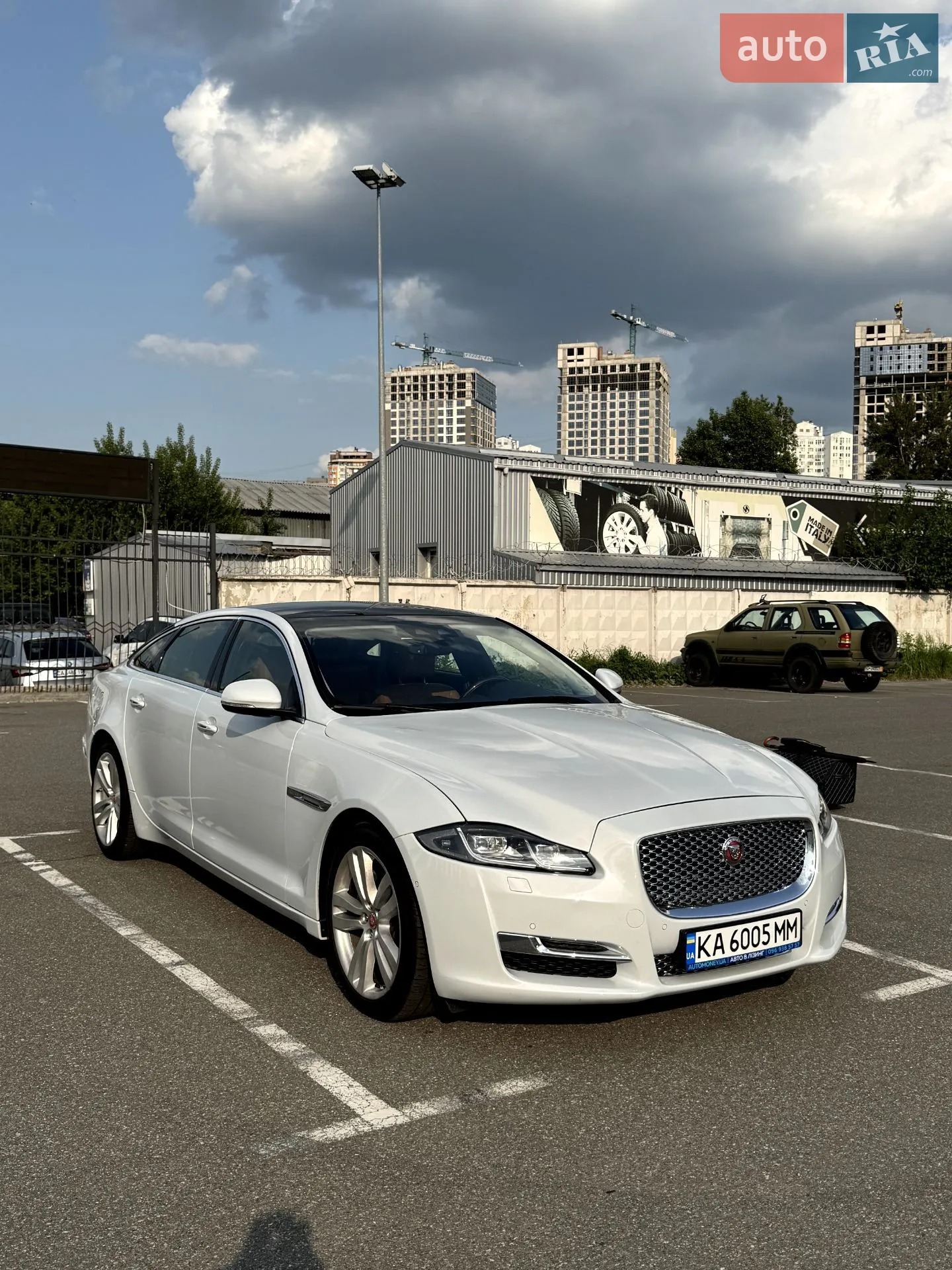 2017 Jaguar XJ - мініатюра 8