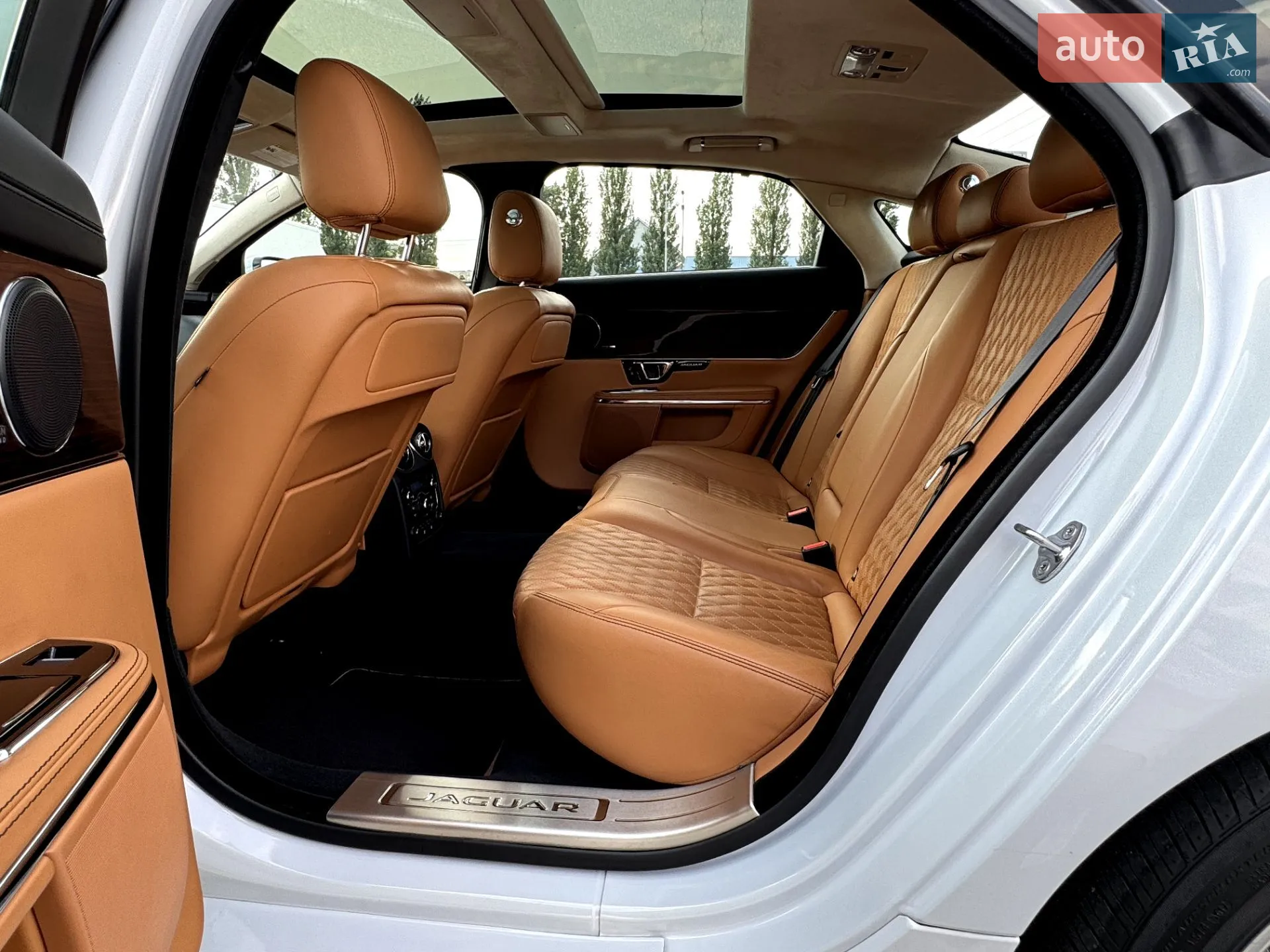 2017 Jaguar XJ - мініатюра 25