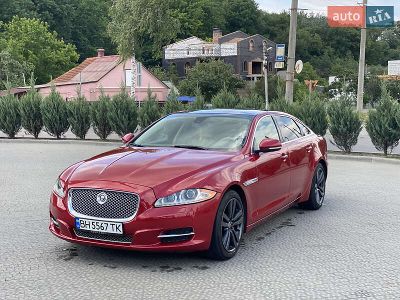 Седан Jaguar XJ 2013 в 