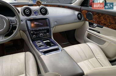 Седан Jaguar XJ 2013 в 