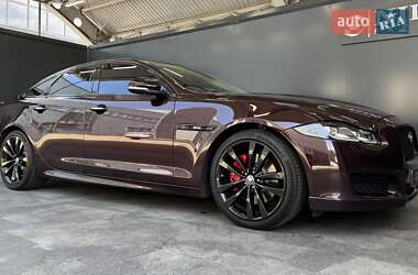 Седан Jaguar XJ 2016 в 
