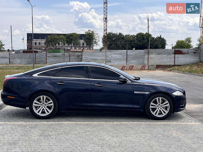 Седан Jaguar XJ 2011 в Виннице