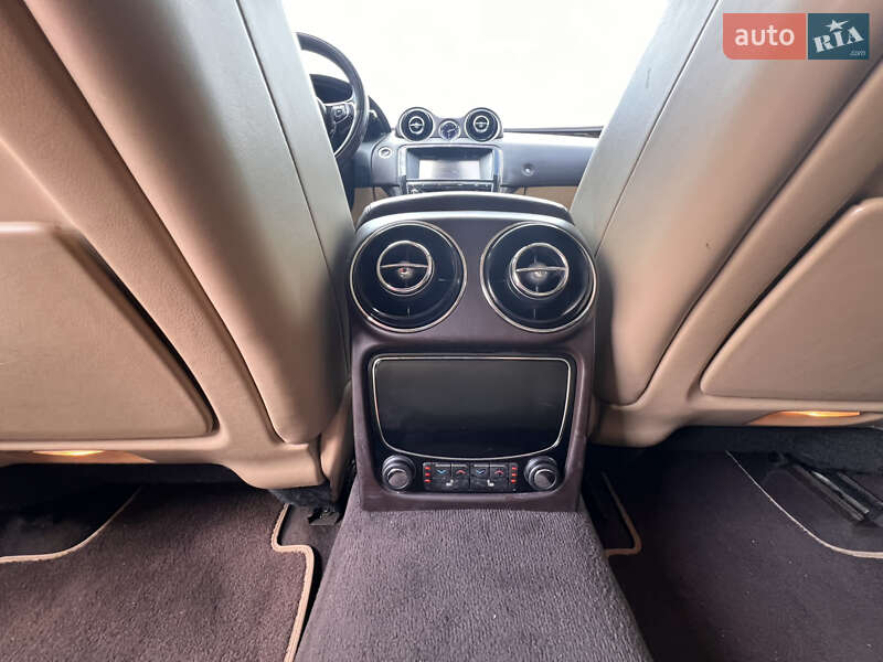 Седан Jaguar XJ 2011 в Виннице