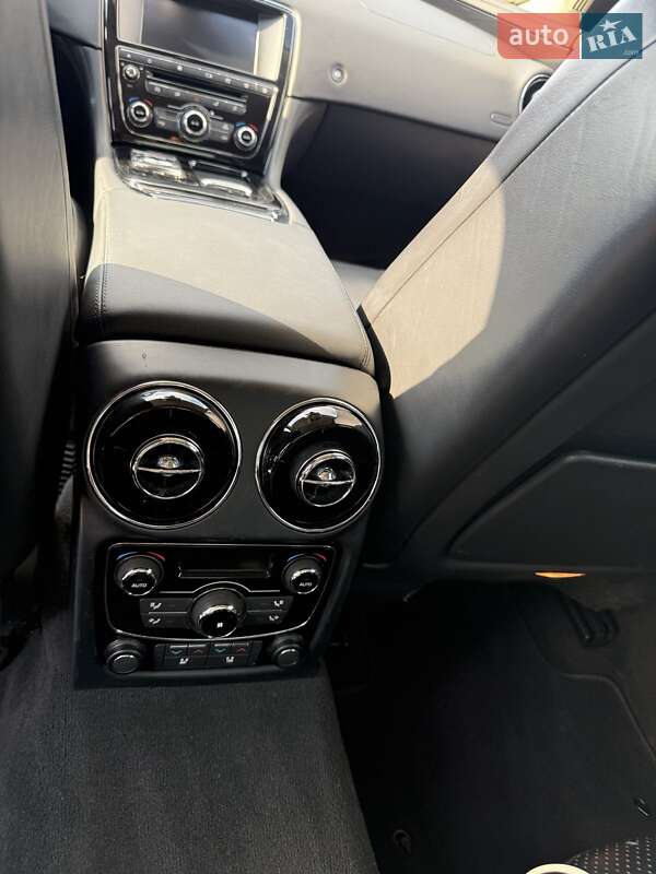 Седан Jaguar XJ 2015 в Житомирі