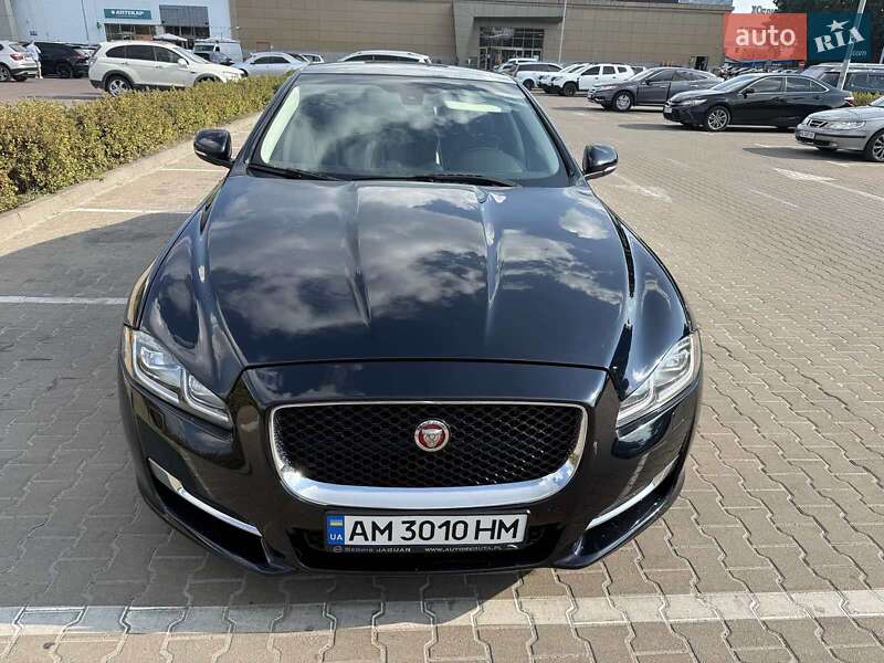 Седан Jaguar XJ 2015 в Житомирі