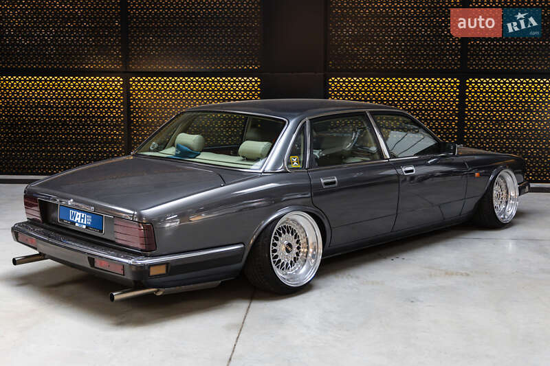 Седан Jaguar XJ 1993 в Луцьку