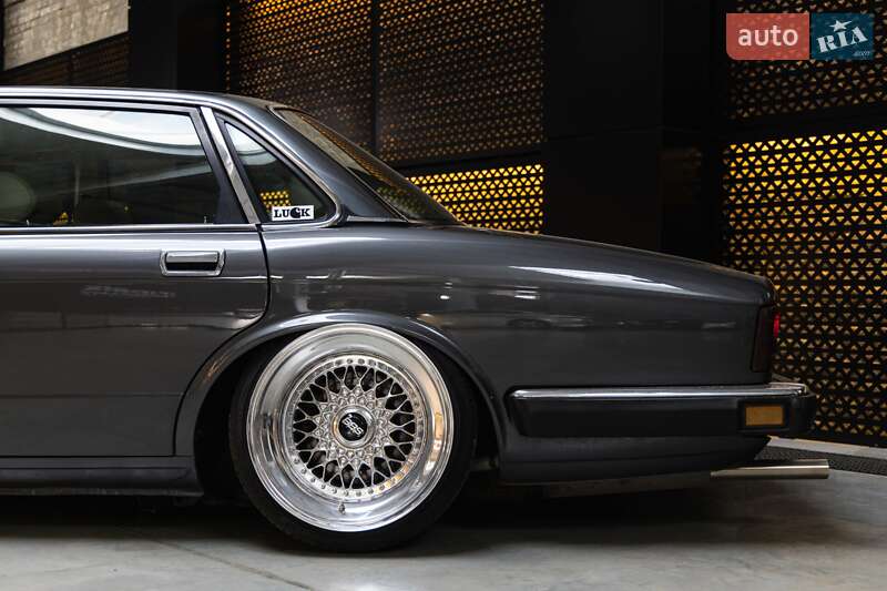 Седан Jaguar XJ 1993 в Луцьку