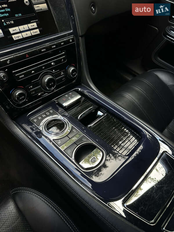 Седан Jaguar XJ 2013 в Києві