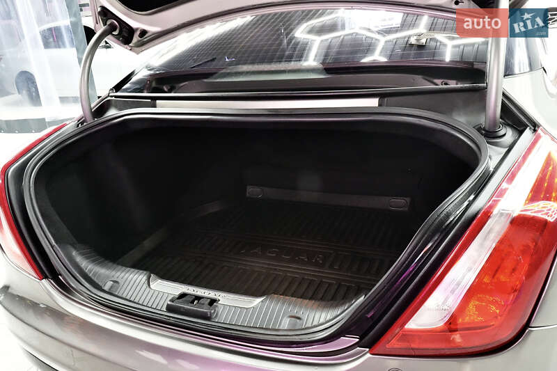 Седан Jaguar XJ 2017 в Житомире