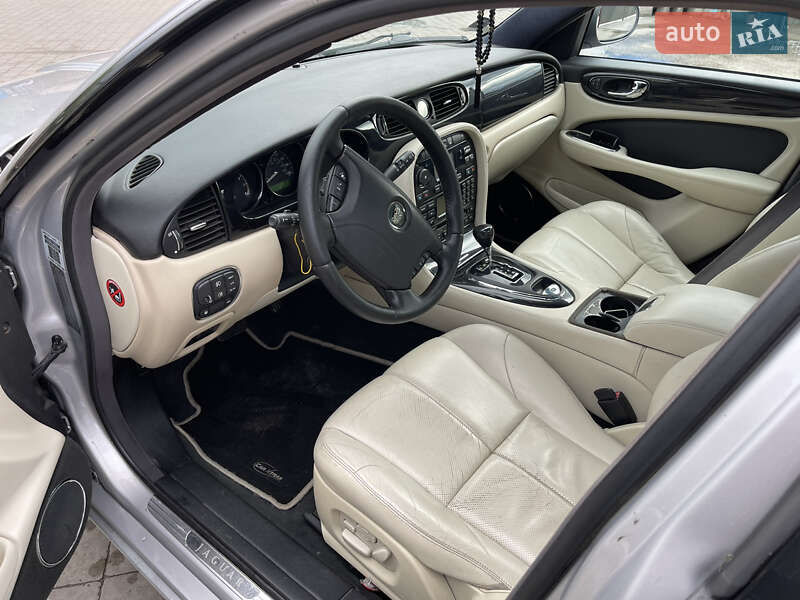 Седан Jaguar XJ 2003 в Ивано-Франковске