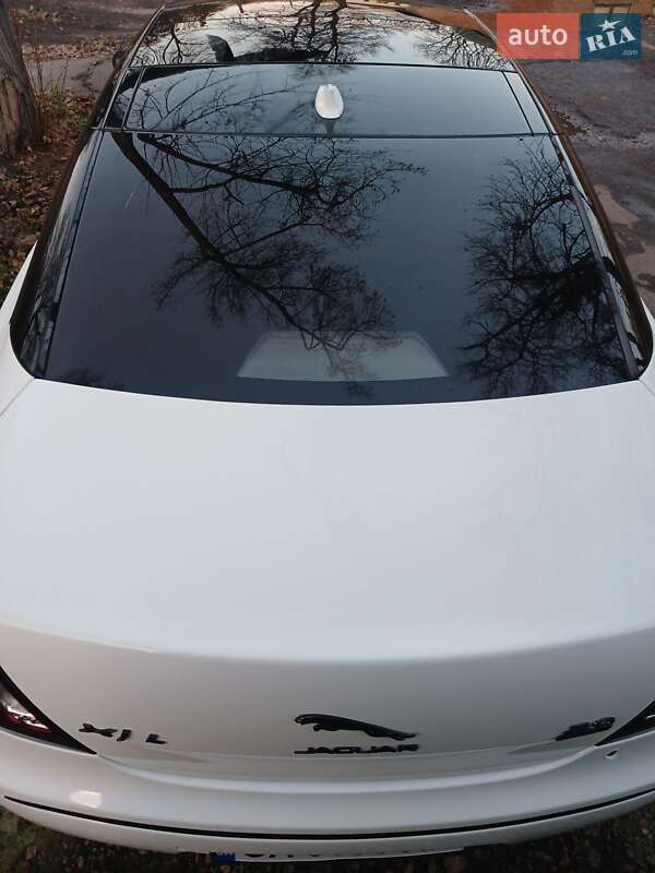 Седан Jaguar XJ 2013 в Черкассах