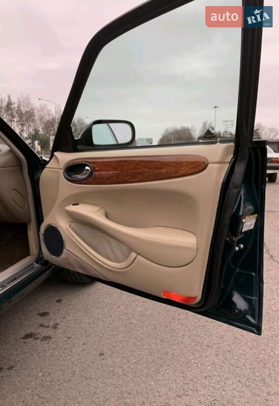 Седан Jaguar XJ 2000 в Киеве