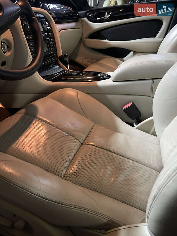 Седан Jaguar XJ 2003 в Ивано-Франковске