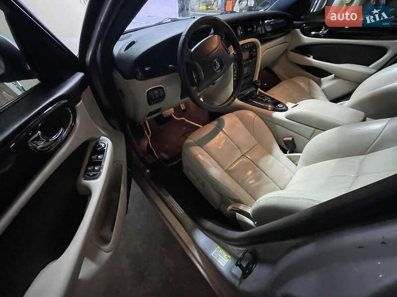 Седан Jaguar XJ 2003 в Ивано-Франковске