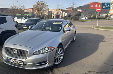 Седан Jaguar XJ 2012 в Мукачевому