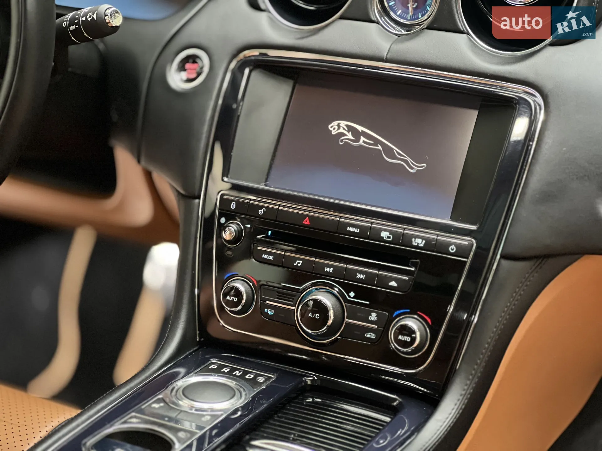 2010 Jaguar XJ - мініатюра 32