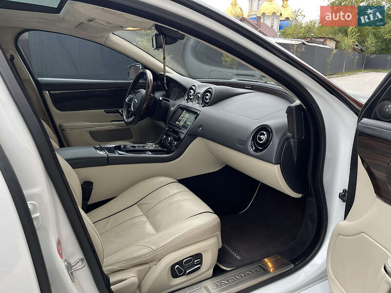 Седан Jaguar XJ 2014 в Івано-Франківську