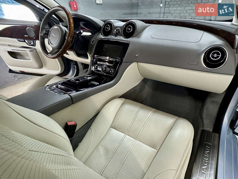 Седан Jaguar XJ 2014 в Шаргороді
