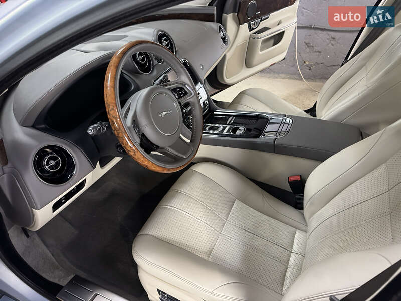 Седан Jaguar XJ 2014 в Шаргороді