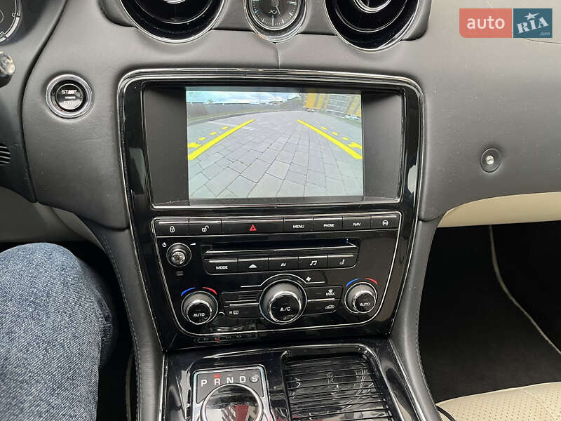 Седан Jaguar XJ 2014 в Яремче