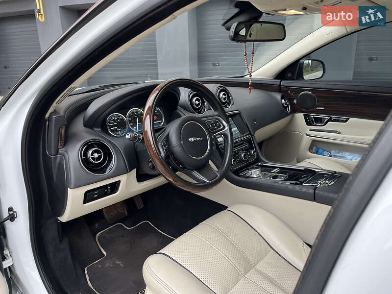 Седан Jaguar XJ 2014 в Яремче
