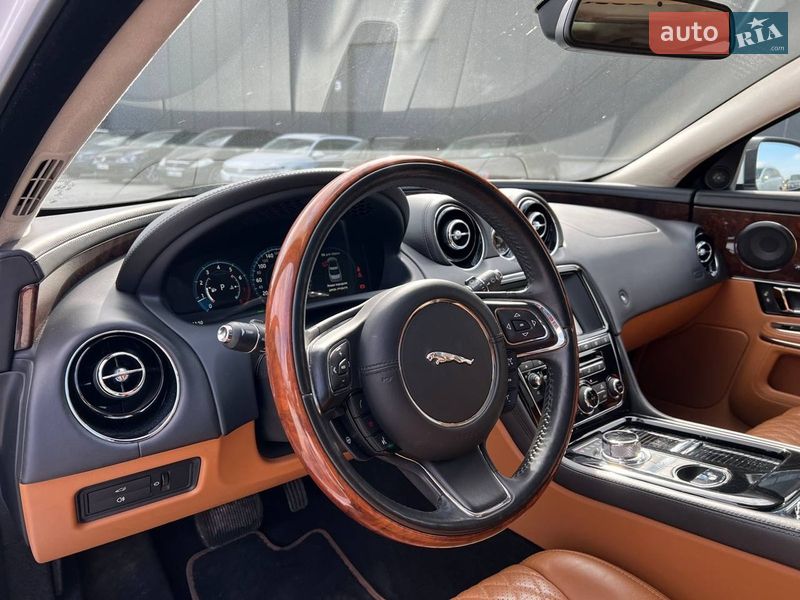 Седан Jaguar XJ 2017 в Львове