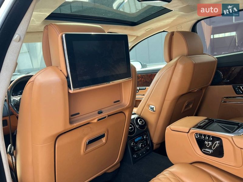 Седан Jaguar XJ 2017 в Львове