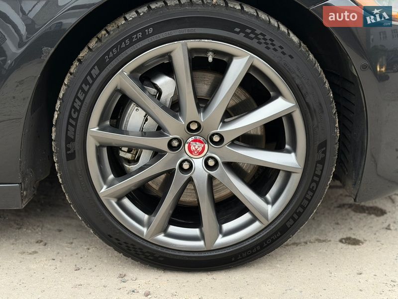 Седан Jaguar XJ 2016 в Житомире