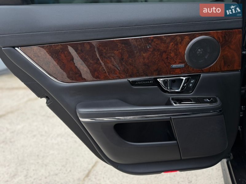 Седан Jaguar XJ 2016 в Житомире
