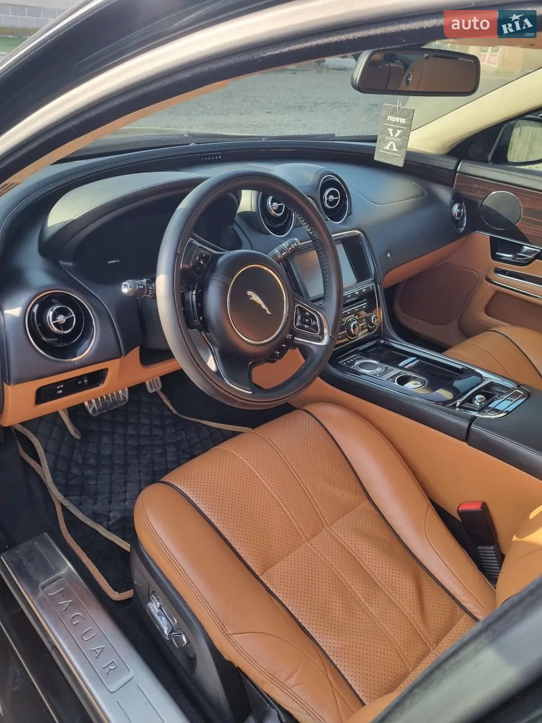 2010 Jaguar XJ - мініатюра 5